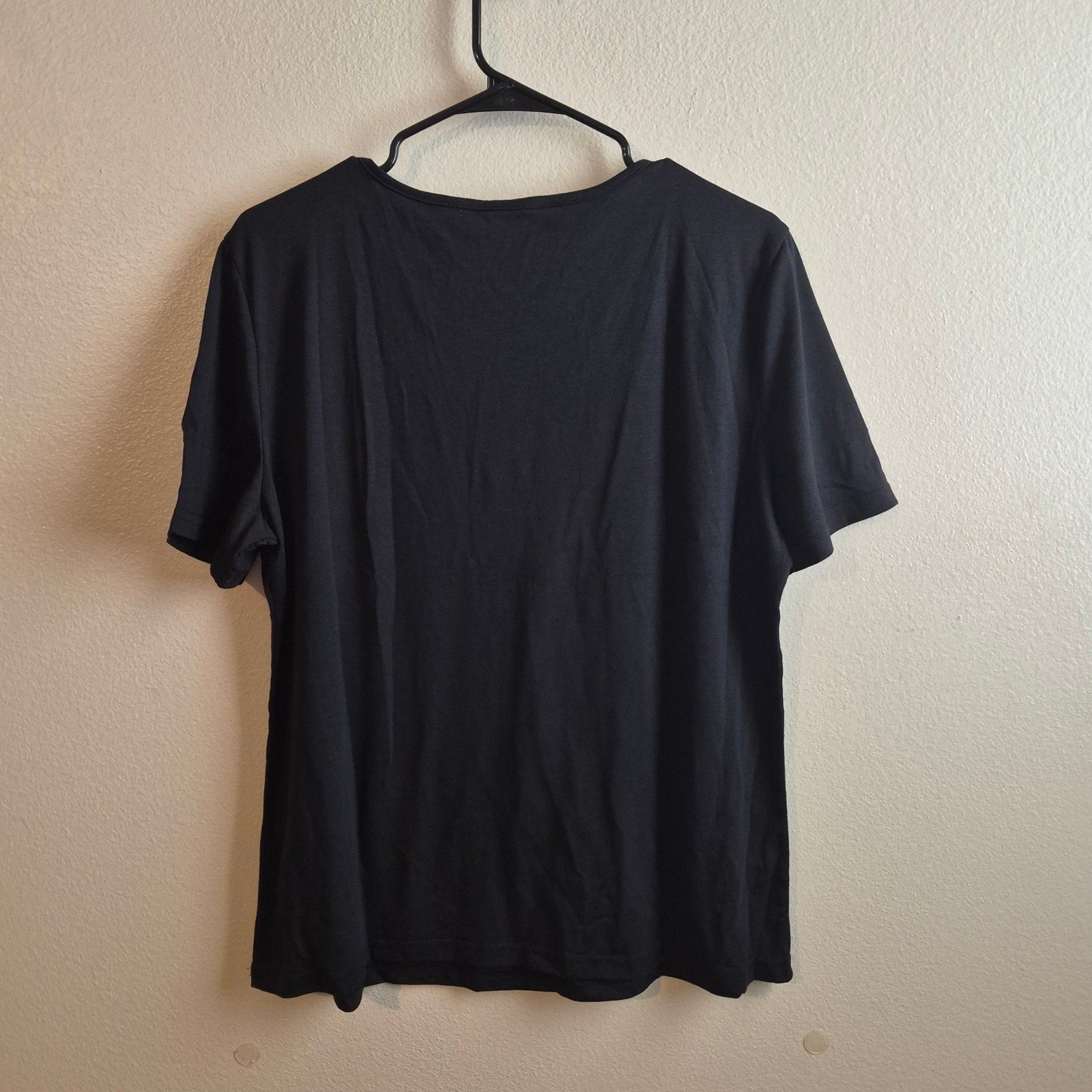 Women’s Black Short-Sleeve Top with O-Ring Keyhole Detail – Size XL