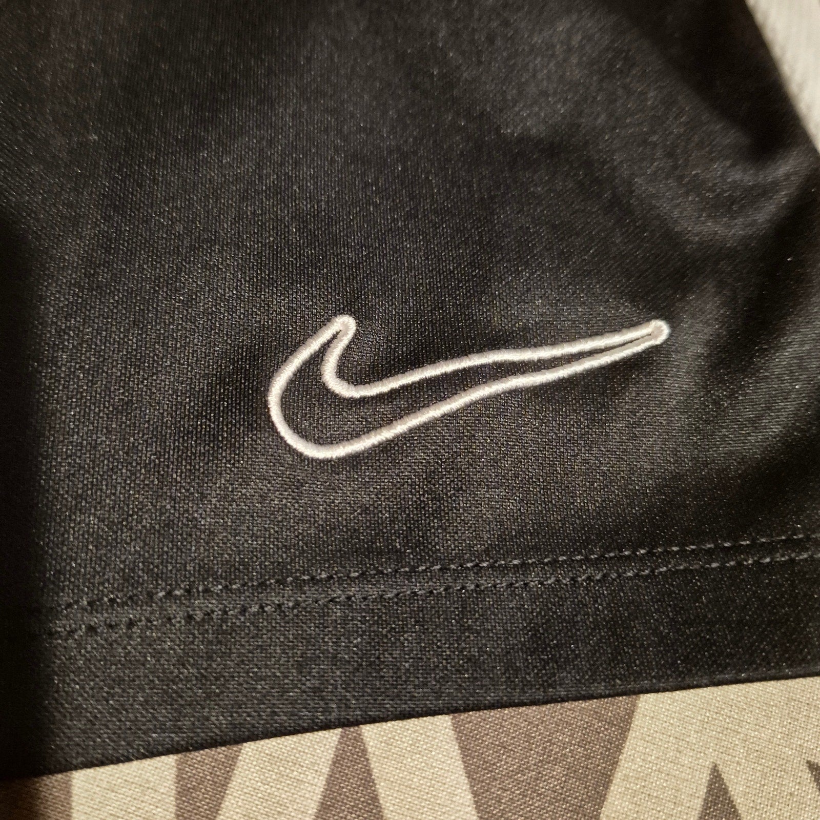 Nike Dri-Fit Black Graphic Stripe Athletic Shorts Men's Large - Minor Snag