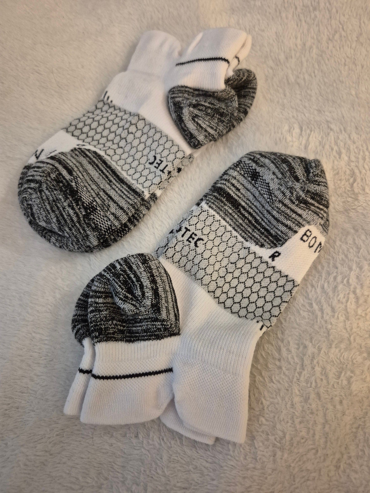 NEW (2 Pairs) Bombas Mens Hex Tec Performance Running Ankle Socks - Medium