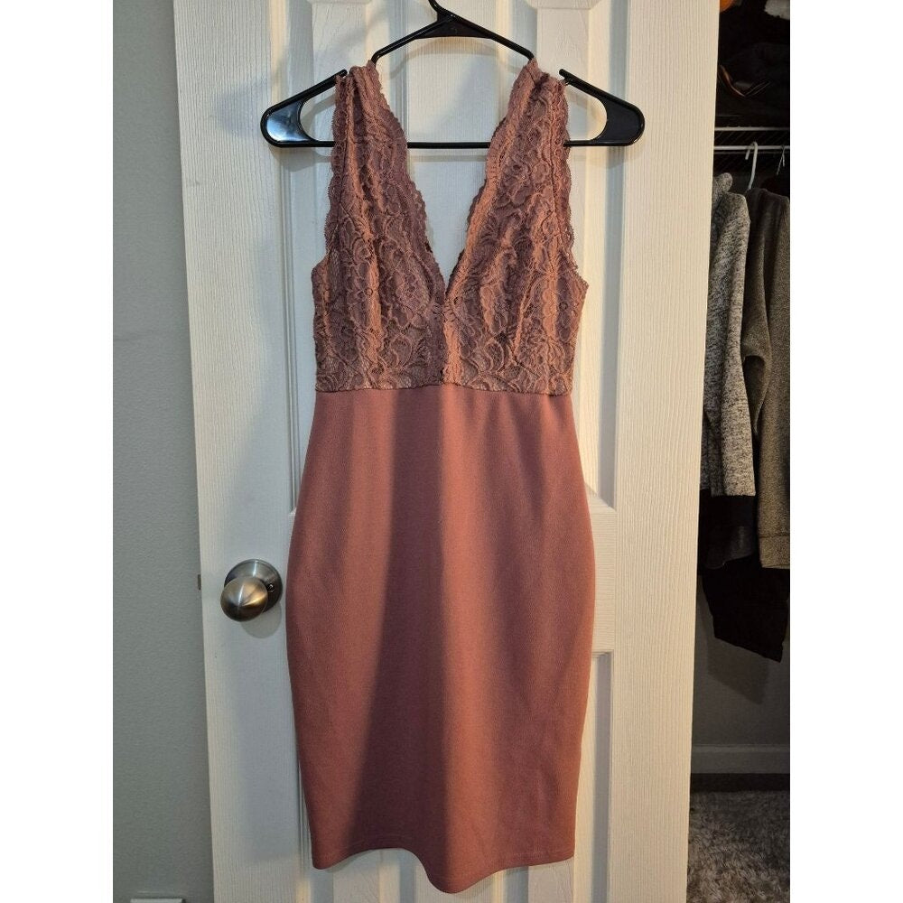 Lace & Crepe Mauve Sleeveless Bodycon Dress W/ Deep V-Neckline Medium By Iris