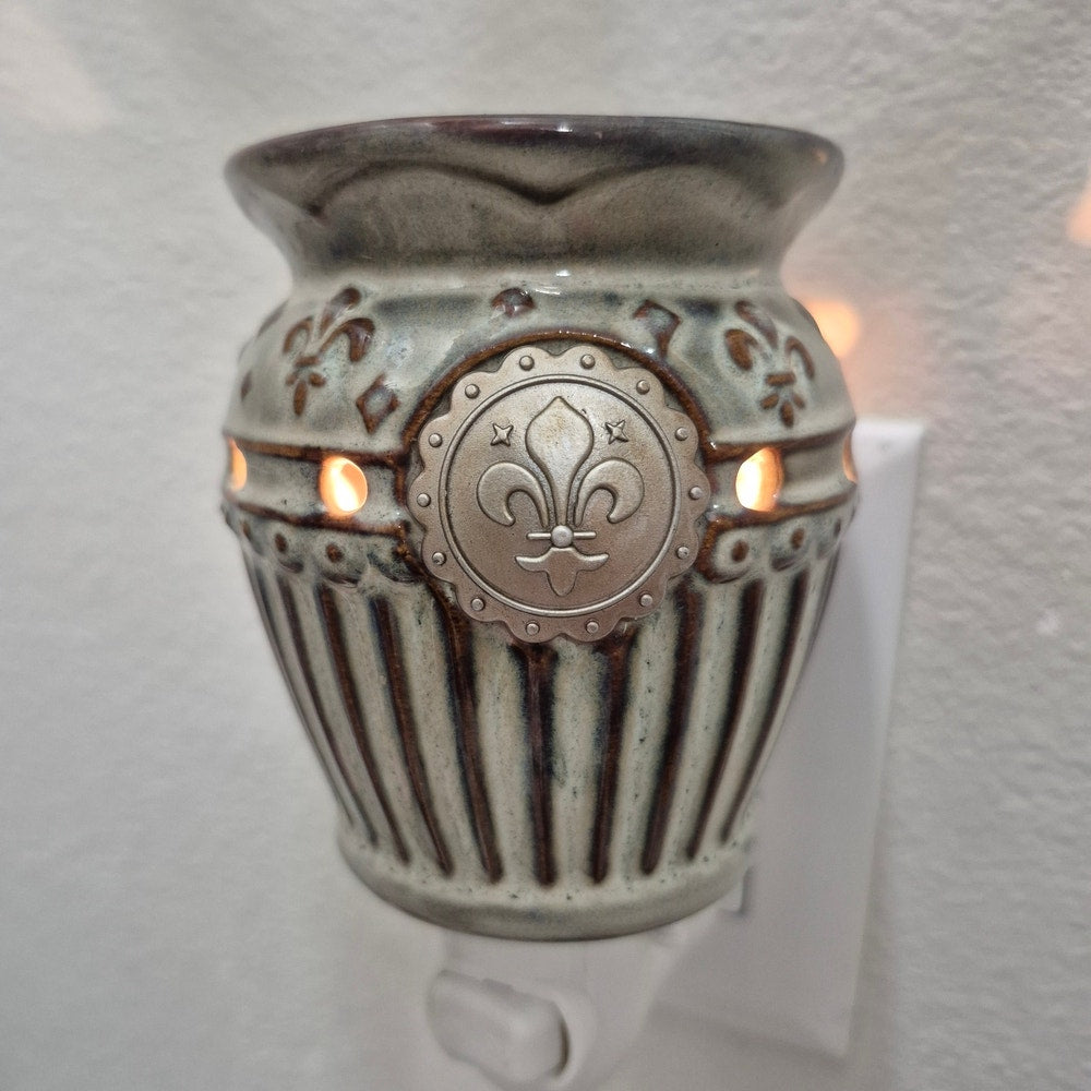 Ceramic Fleur-de-Lis Plug-In Warmer