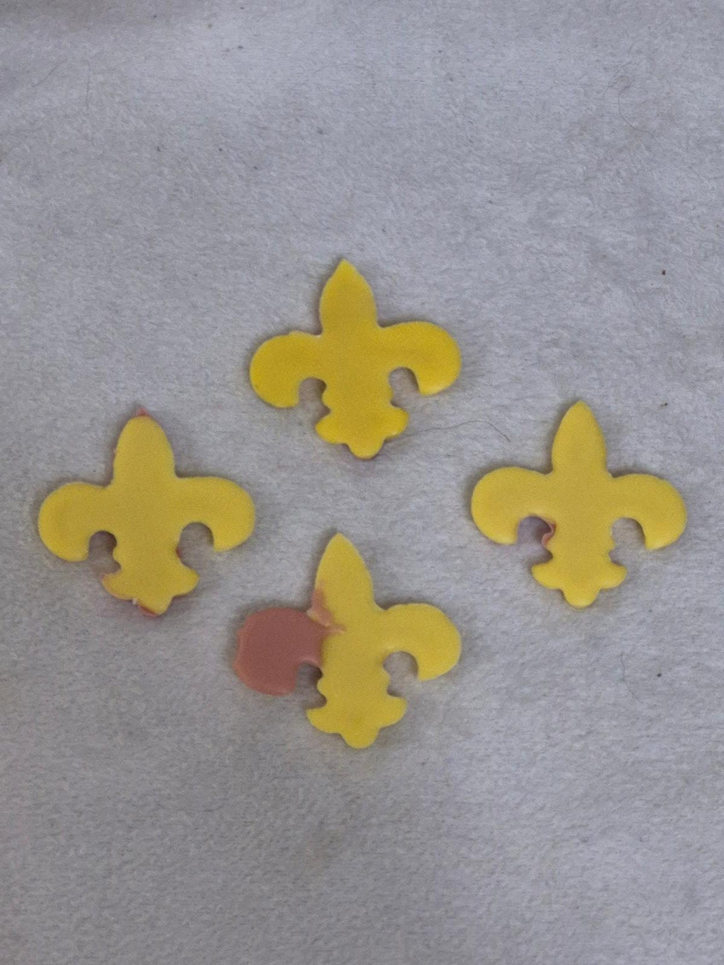 "Strawberry lemonade Fleur-de-Lis shaped wax melts, handmade scented wax melts by Delightful Homemade Things"